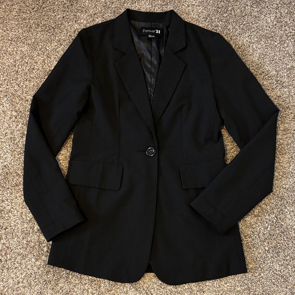 Forever 21 Jackets & Blazers - Women’s Tailored Black Relaxed Blazer with Striped Cuffs Size S